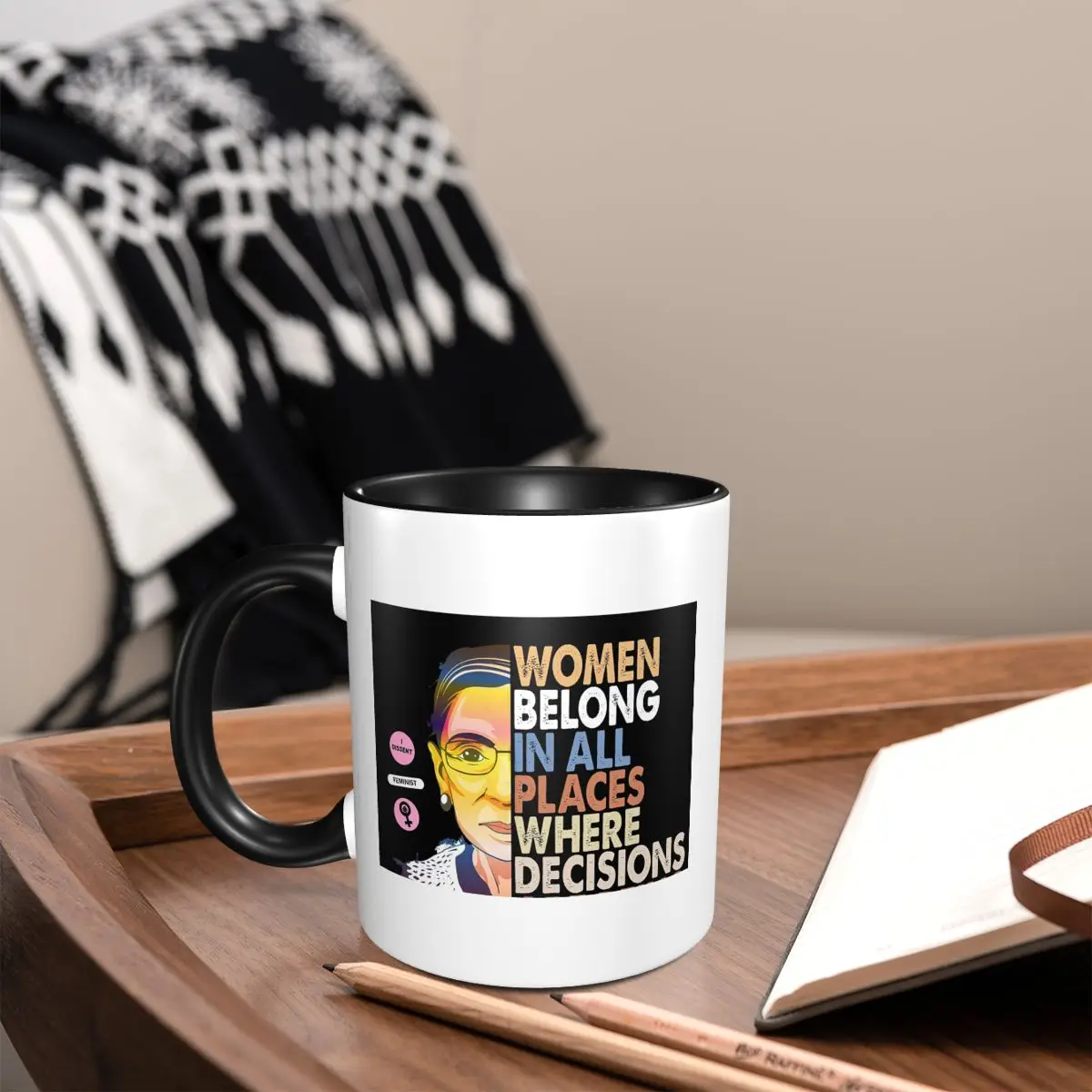 Coffee Tea Place - RBG ルース・ベイダー・ギンズバーグ 女性はあらゆる場所にいるべき マグカップ 面白いセラミックコーヒーカップ ティーマグ