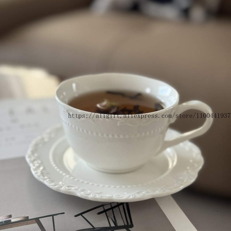 Coffee Tea Catering - フレンチライト高級エンボス花柄コーヒーカップとプレートセット絶妙なアフタヌーンティーセラミックカップ