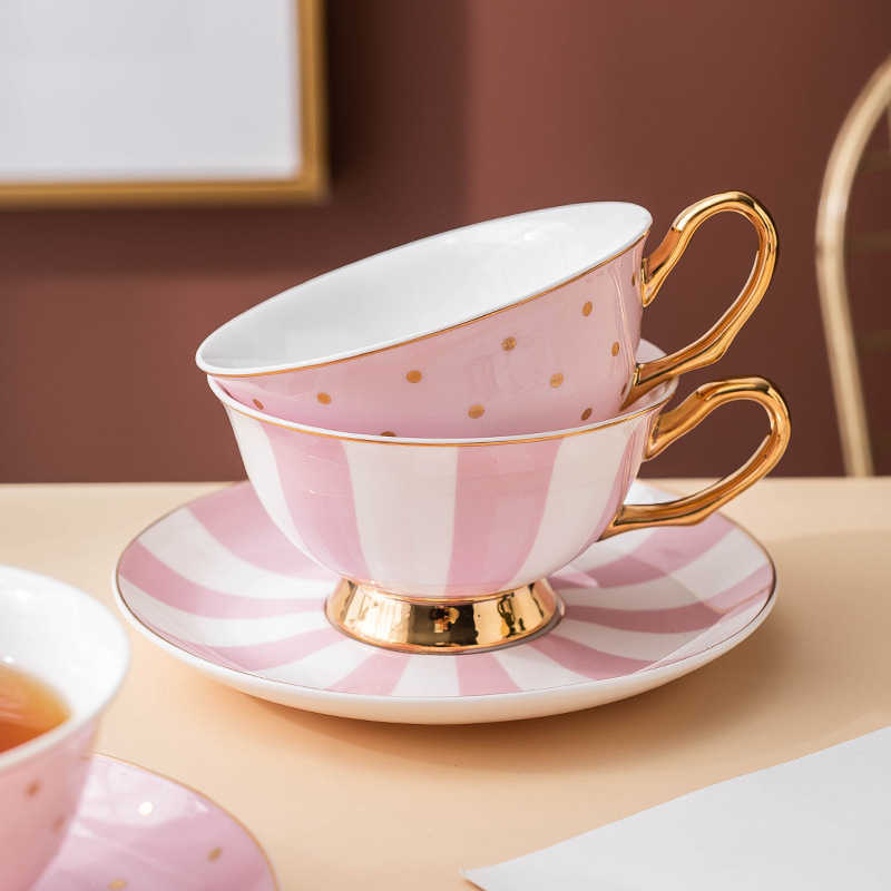 セラミックピンクコーヒーマグカップ、ディッシュティーカップ付 - Coffee Tea Catering のレビューと価格