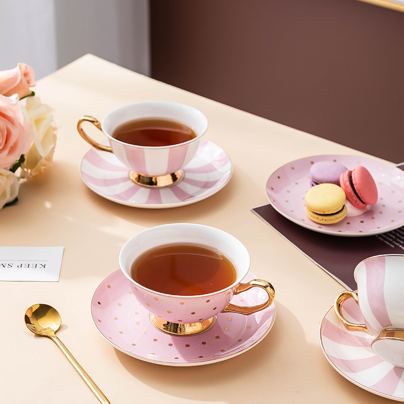 セラミックピンクコーヒーマグカップ、ディッシュティーカップ付 - Coffee Tea Catering のレビューと価格