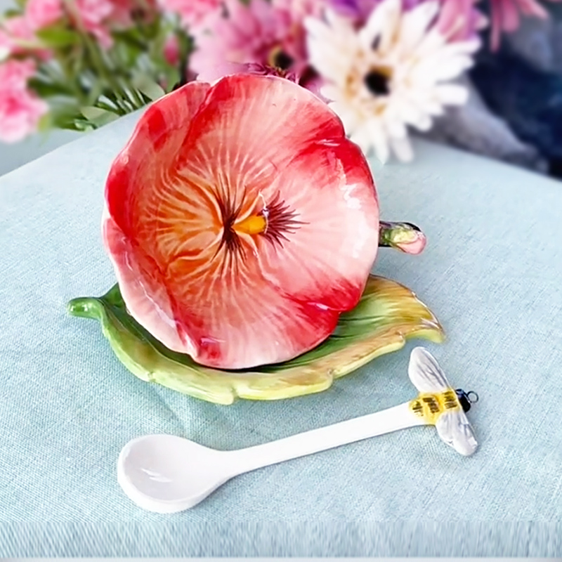 陶器の花柄コーヒーカップ＆ソーサー、スプーン付き。精巧なエン - Coffee Tea Or のレビューと価格